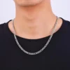 Hombre usando cadena de acero inoxidable estilo Cartier de 60 cm y 4 mm.